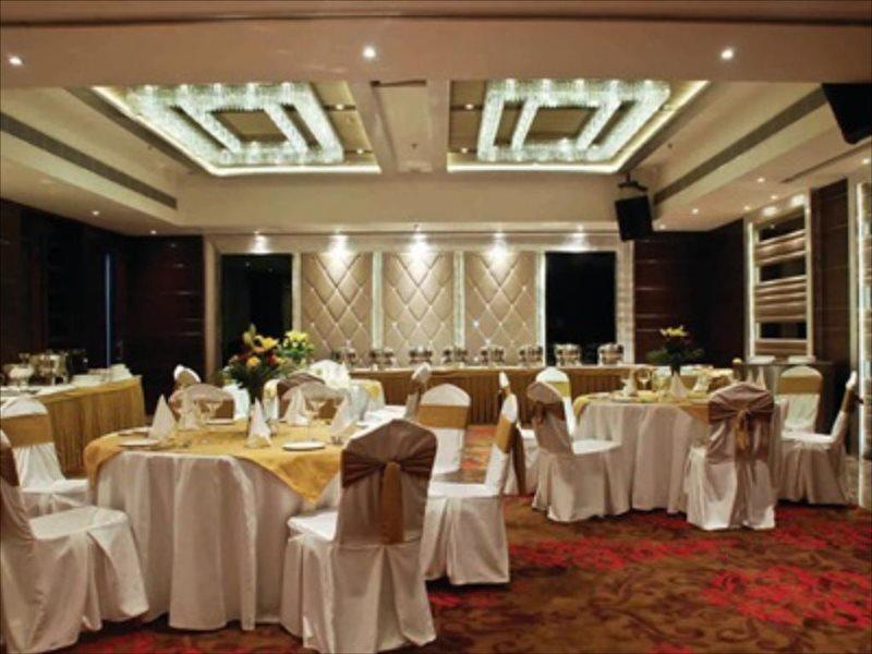 The Gaur Hotel Chandigarh Ngoại thất bức ảnh
